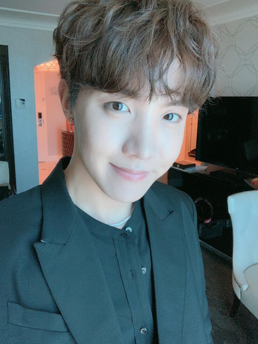 J-hope 郑号锡 BTS 防弹少年团 20190502 “Thanks!!! ARMY
Thanks!!! @ BBMAs
Thanks!!! @ halsey
今天真的是幸福的一天呢 谢谢所有人”