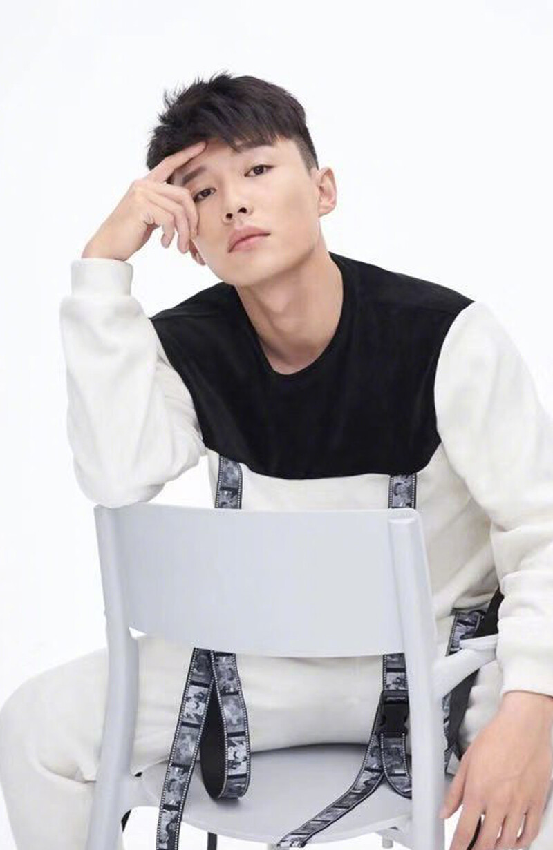 代旭清爽帅气写真