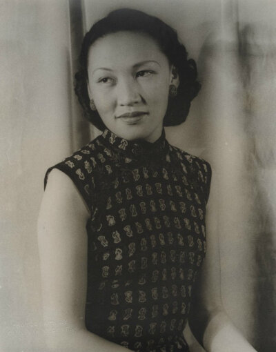 1939年，中国第一代女飞行员，李旦旦（李霞卿）