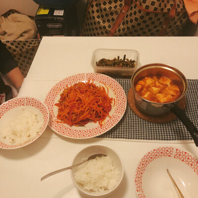 媽媽做的飯 我總覺得炒菜太油 八道式法餐吃了三小時(shí) 只拍了一張照hhh