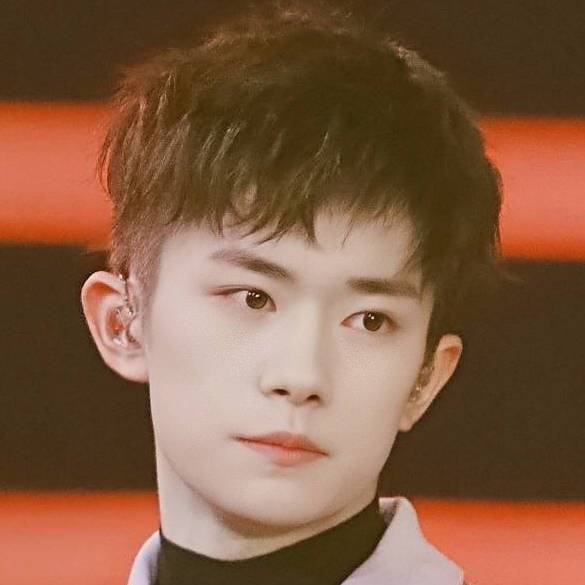 tfboys 易烊千玺
cr微博 具体见水印 侵权删