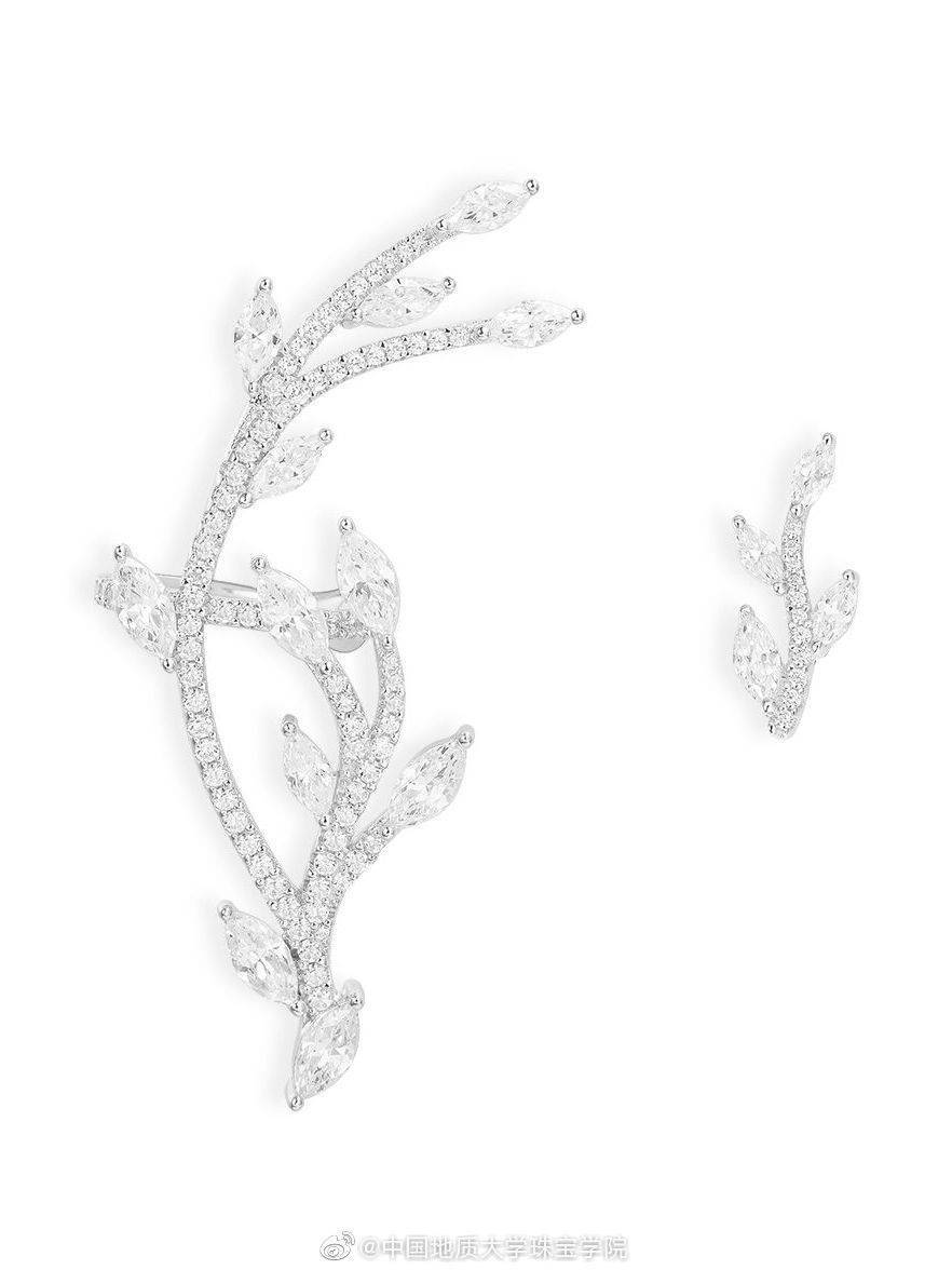 时尚首饰品牌APM Monaco富有现代风格并带着优雅的摩纳哥气息，设计灵感源自摩纳哥以及南法惬意悠然的乐活态度。 ​​​