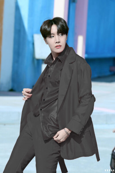 郑号锡 jhope 