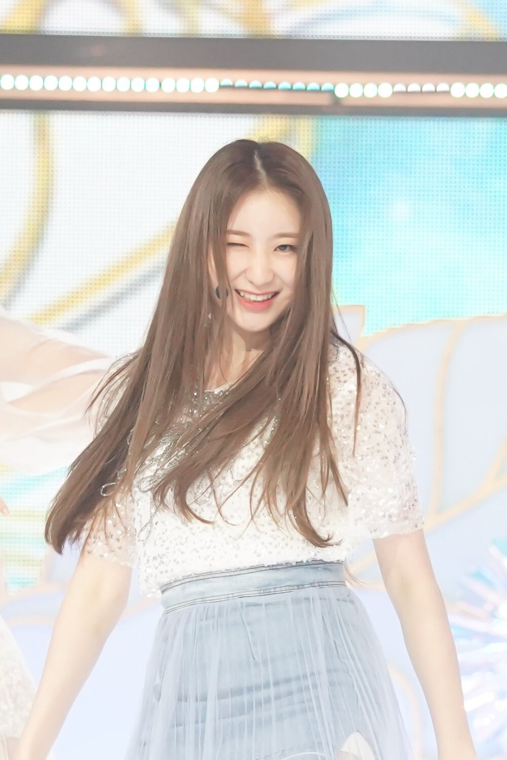 izone/李彩演/李彩燕/李彩讌/小羽毛/chaeyeon/IZ*ONE
