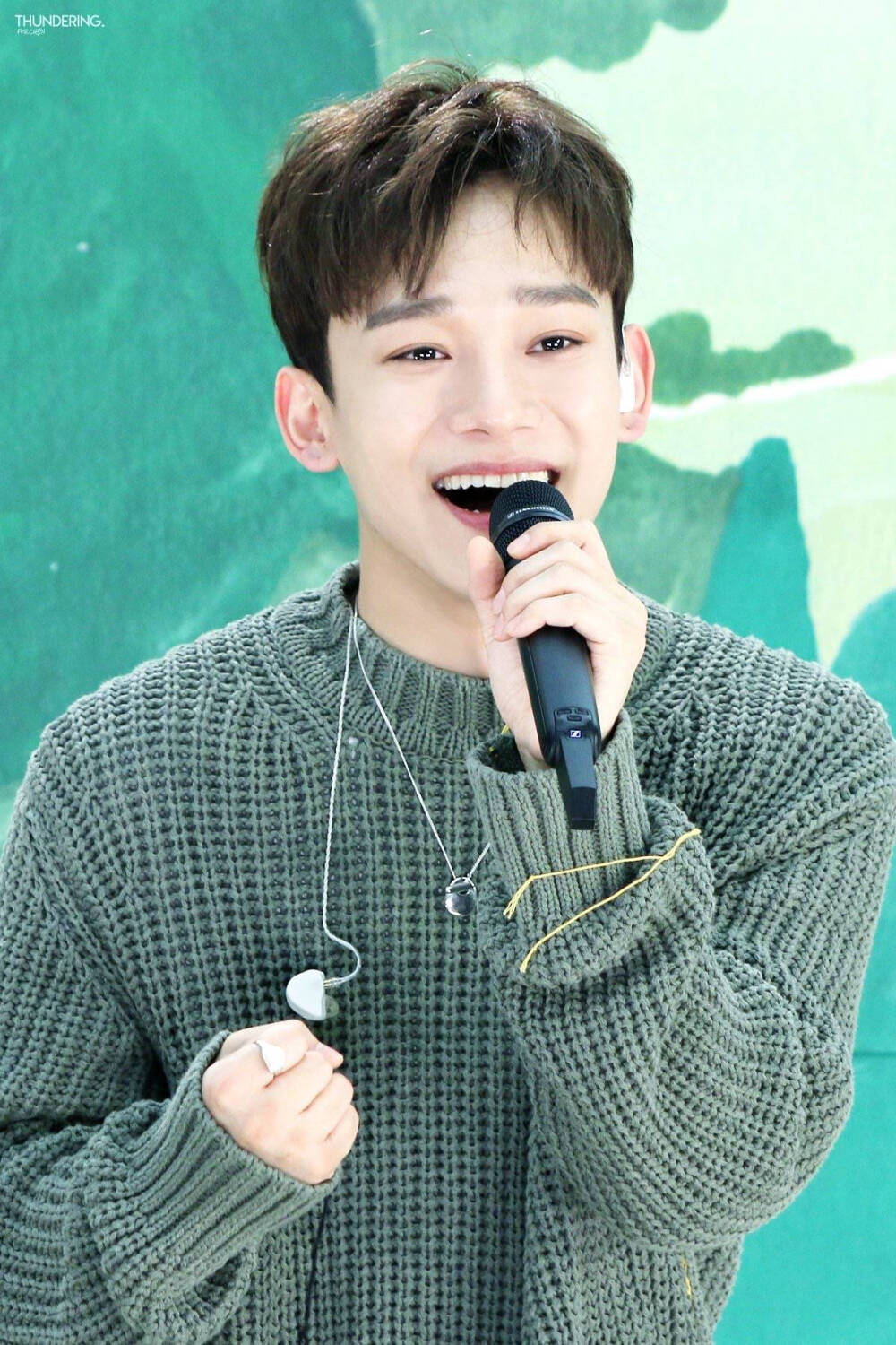 190401 CHEN's APRIL BUSKING