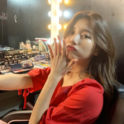 裴秀智 Suzy 