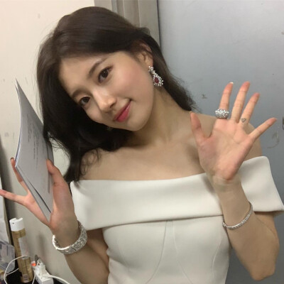 裴秀智 Suzy 