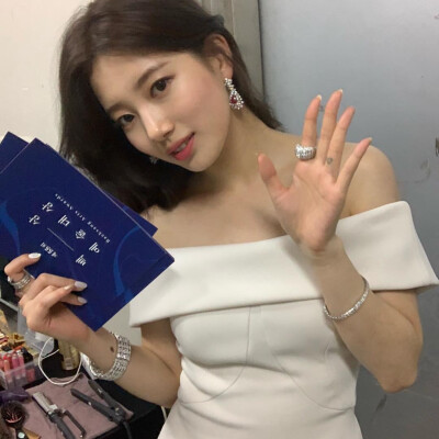 裴秀智 Suzy 