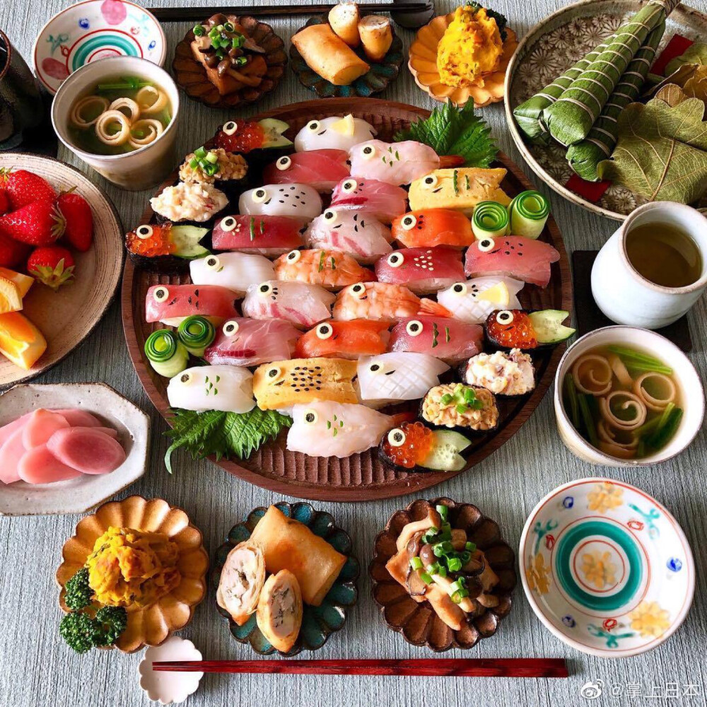 昨天是日本的子供の日，一位妈妈制作了鲤鱼旗寿司~[憧憬]ins：__ma_ha ​​​
