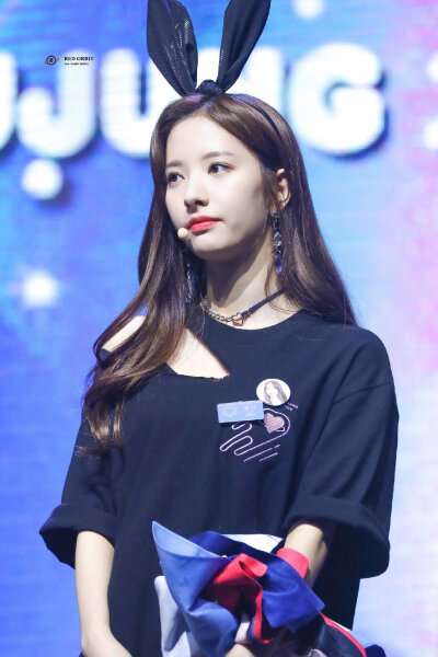 苞娜 BONA
宇宙少女成员