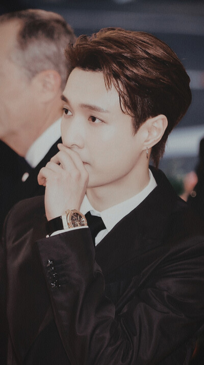 张艺兴 cr：甜酒SWEETWINE