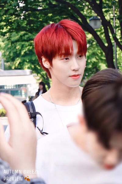NFLYING 李承协
cr. logo