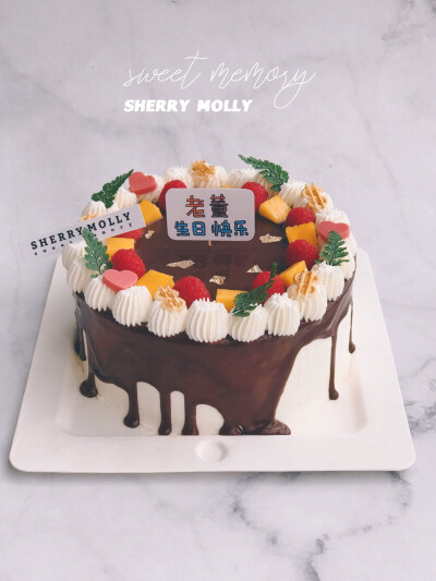 #SHERRY Molly家の下午茶#—『巧克力cake』老客人订的cake～给男生哒 祝福他爱情美满 股票大赚✌ 我觉得这只cake肯定能满足这两个愿望哒 爱情股票双丰收呀 漂亮得我都喜欢呢～