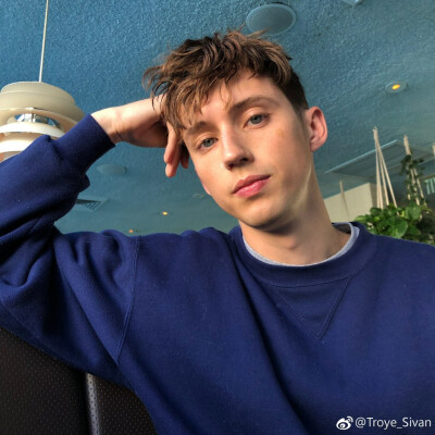 Troye Sivan
戳爷