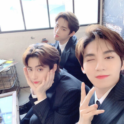 ONEUS 孙东柱 金建学 李建熙
cr.official_oneus