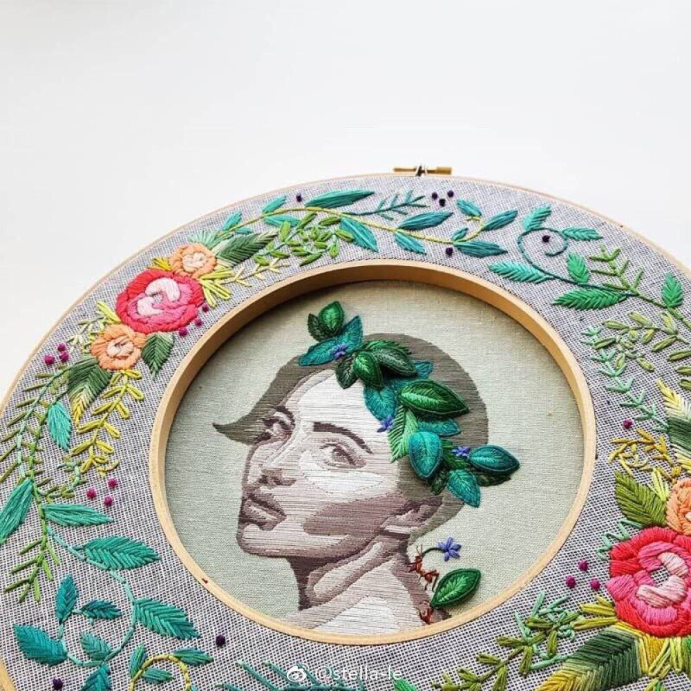 #刺绣植物墙#
一直没尝试的双绣绷系列
ins：nanaste_embroidery ​​​