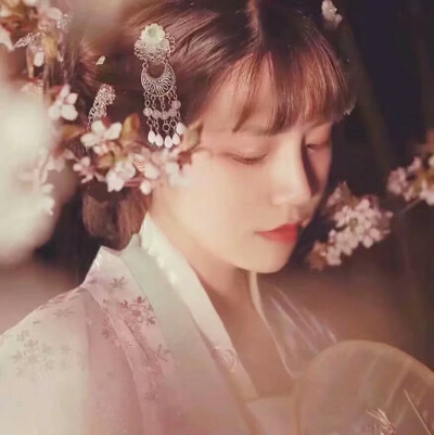 下次我多弄点壁纸，最后一张图嘿嘿(ꐦ°᷄д°᷅)咱也不敢问啊