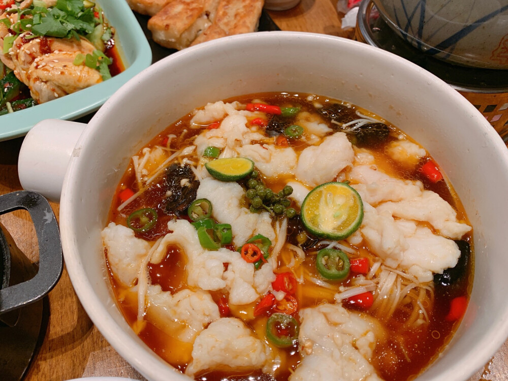 ＜三宝晚餐＞ 鲜麻椒龙利鱼 口水鸡 虾饺 皮蛋瘦肉粥 茶水