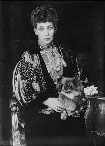 亚历山德拉王后（英语：Queen Alexandra，1844年12月1日—1925年11月20日），全名亚历山德拉·卡洛琳·玛丽·夏洛特·露易丝·茱莉娅，昵称为阿丽克斯。她是丹麦国王克里斯蒂安九世与王后露易丝的大女儿，英国国王及印度…