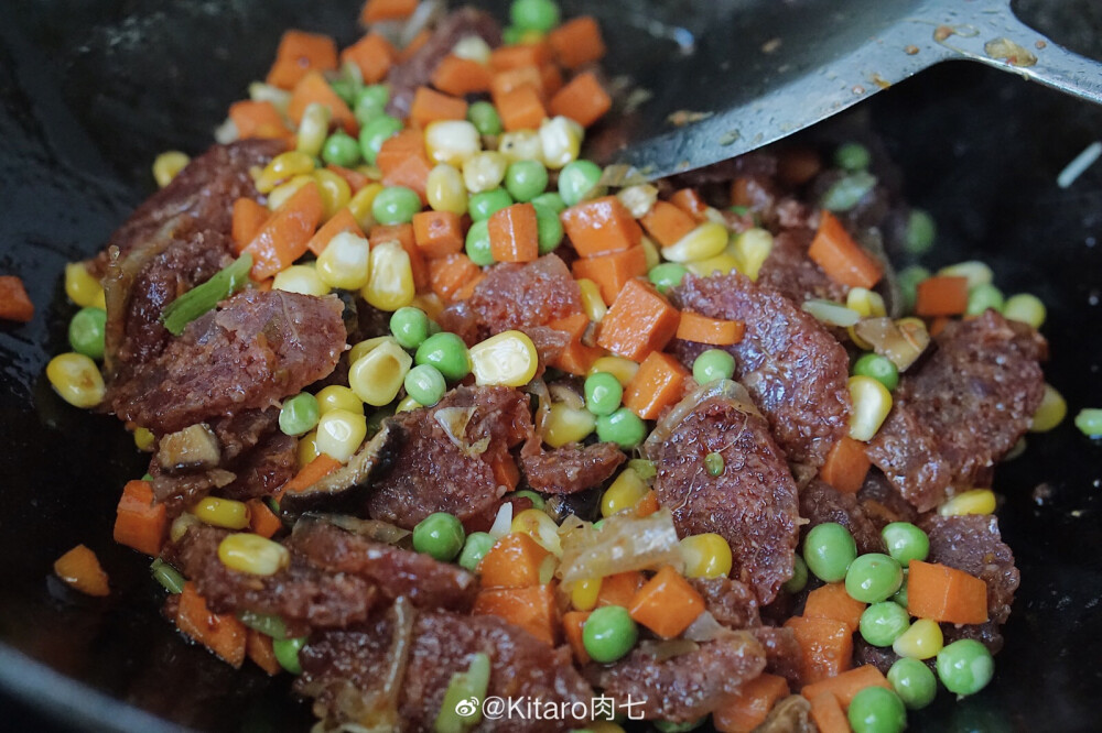 腊肉饭～改进可以在加了咸蛋黄！超好吃～