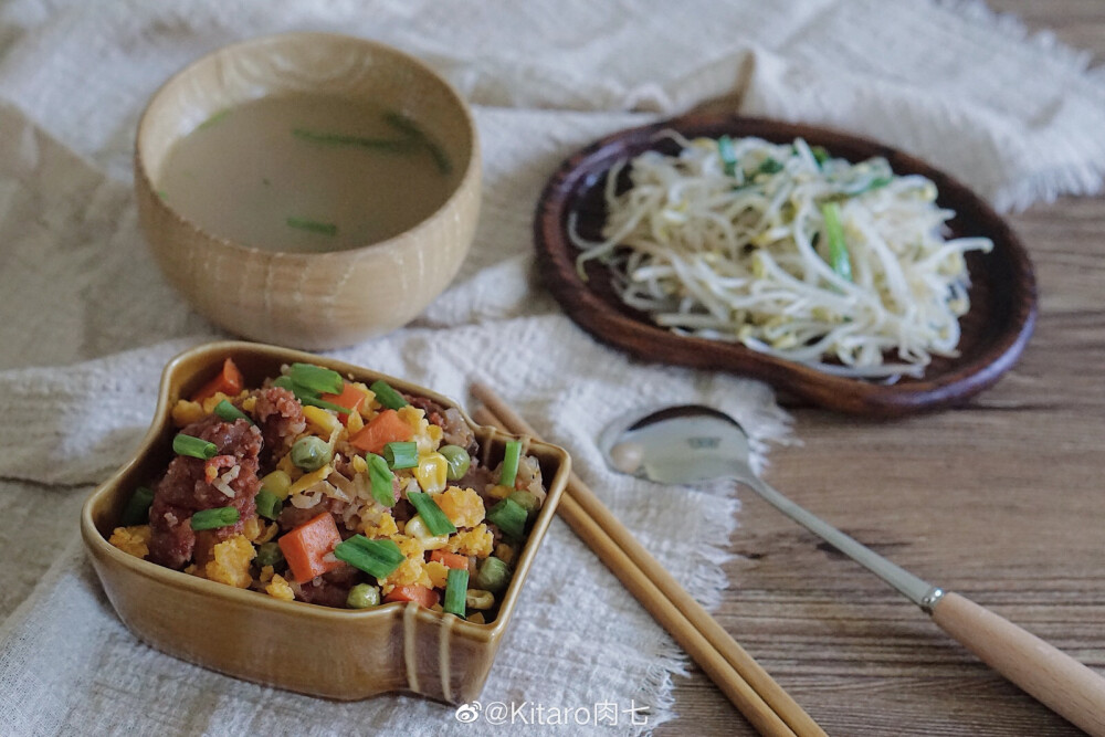 腊肉饭～改进可以在加了咸蛋黄！超好吃～