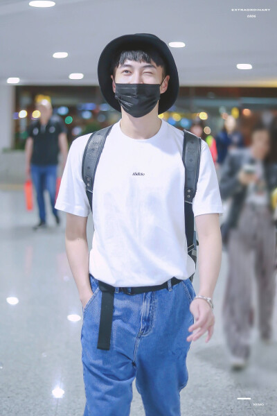 190518✈️CKG
cr:微博@EXTRAORDINARY0806_杨非同