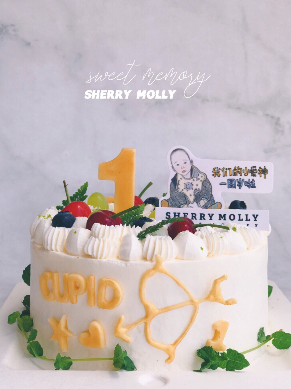 #SHERRY Molly家の下午茶#—『原味cake』麻麻给儿子订的1周岁生日cake～喜欢清新一些哒 希望加一个丘比特元素呢用巧克力做了丘比特之箭装饰喔✨