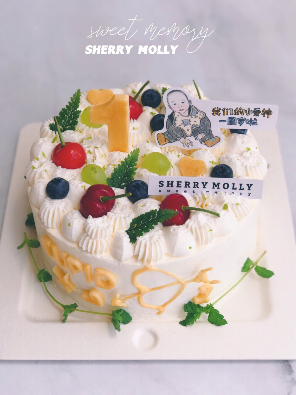 #SHERRY Molly家の下午茶#—『原味cake』麻麻给儿子订的1周岁生日cake～喜欢清新一些哒 希望加一个丘比特元素呢用巧克力做了丘比特之箭装饰喔✨