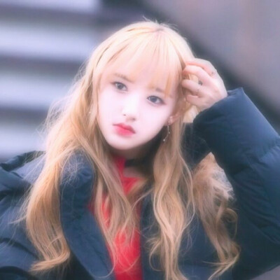 程潇（Cheng Xiao），1998年7月15日出生于广东省深圳市，中国内地流行乐女歌手、演员，女子演唱组合宇宙少女成员，毕业于首尔表演艺术高中。