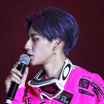 “你迷人的眼神 成为冠军候选人”