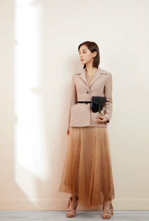 王子文洒脱优雅性感写真