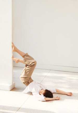 王子文优雅休闲封面大片写真