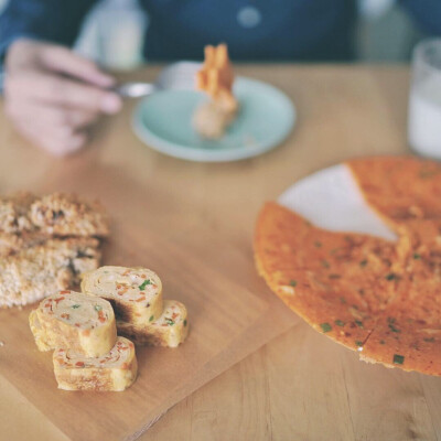 “两个人合不合适都在这两件小事里：一起吃饭，一起聊天。”