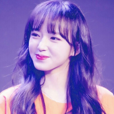 程潇（Cheng Xiao），1998年7月15日出生于广东省深圳市，中国内地流行乐女歌手、演员，女子演唱组合宇宙少女成员，毕业于首尔表演艺术高中。