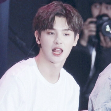 黄明昊