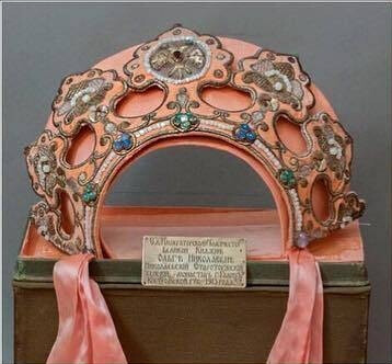 奢华珠宝 | 皇室
“特别有钱系列”在1910年由Olga Bulbenkovoya在圣彼得堡的时装工作室制作的