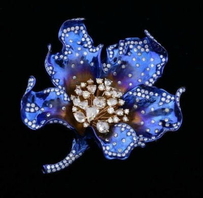 钻石 钛金属 花朵胸针