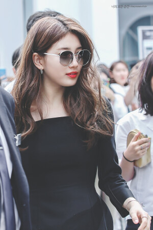 裴秀智  Suzy  
