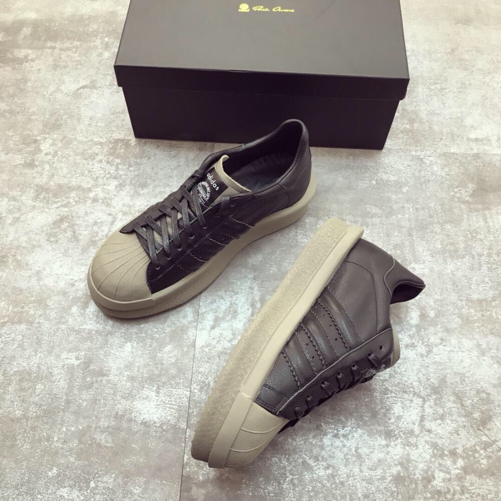 Rick Owens x Adidas Mastodon Pro Model Ro Pearl联名款瑞克欧文斯哥特风厚底低帮贝壳头系列潮流款将三叶草经典贝壳头的款式和Ro高街品牌的风格组合形成-种最新的穿搭风格面皮采用优质甩纹小牛皮内里进口绵羊皮质感细腻柔软舒适