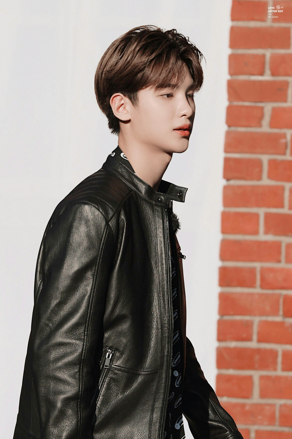 黄明昊crlogo侵删