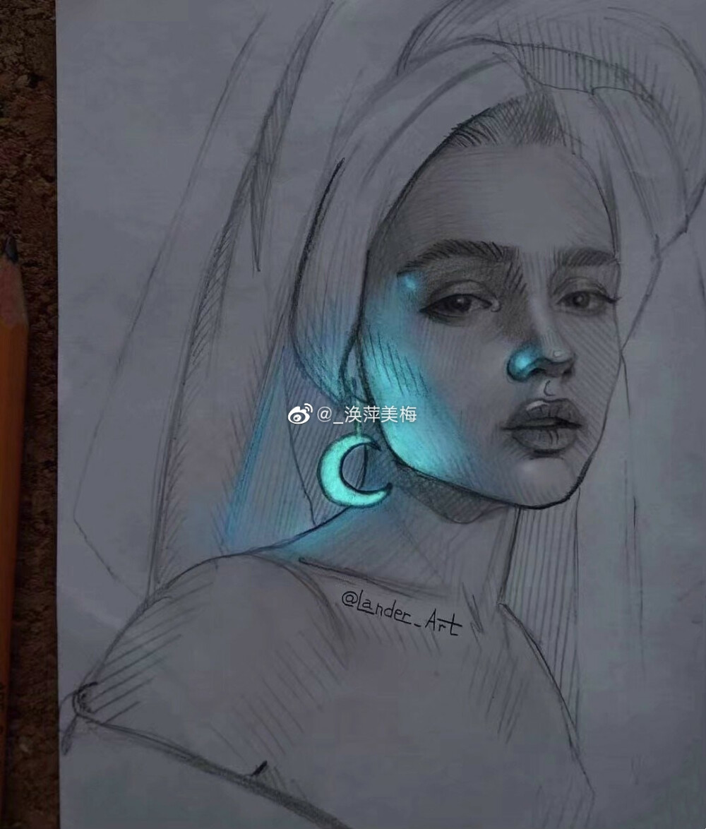 会发光的素描，好美~ 作者：lander_art ​
带给你不一样的视觉体验！素描，要懂得变通，一切都会变得不一样。
