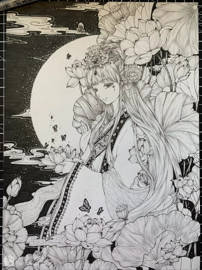 黑白插画 古风 针管笔 手绘
月下荷美人
作者：欧洲大米