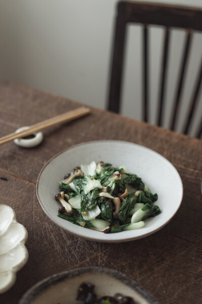 紫薯粥/凉拌木耳/菜脯煎蛋/蟹味菇炒小青菜 ​​​