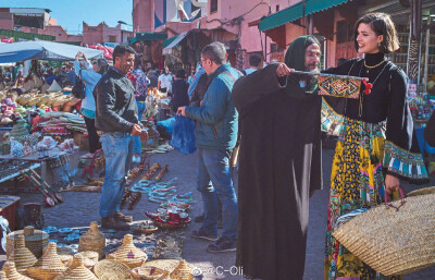 #C-Oli# Vogue Japan July 2019: "These Days in Marrakech“ by Mariano Vivanco || 七月刊霓虹Vogue时装大片携手超模Julia Van Os来到马拉喀什，穿上早秋新装的Julia游走在充满迷人异域风情的街道市集中，景美人…