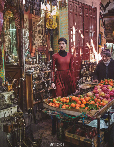 #C-Oli# Vogue Japan July 2019: "These Days in Marrakech“ by Mariano Vivanco || 七月刊霓虹Vogue时装大片携手超模Julia Van Os来到马拉喀什，穿上早秋新装的Julia游走在充满迷人异域风情的街道市集中，景美人…