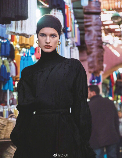 #C-Oli# Vogue Japan July 2019: "These Days in Marrakech“ by Mariano Vivanco || 七月刊霓虹Vogue时装大片携手超模Julia Van Os来到马拉喀什，穿上早秋新装的Julia游走在充满迷人异域风情的街道市集中，景美人…