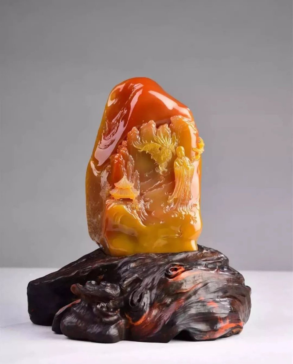 “华表奖”作为四会极具影响力的玉石雕刻奖项，从入围的300余件作品中，共评选出金奖作品8件、银奖作品15件、铜奖作品30件、最佳创意奖5件、最佳工艺奖5件。