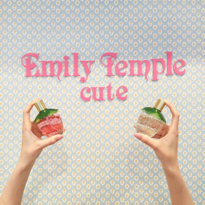 Emily Temple cute #少女资讯#
etc出香水了，以『草莓』为主题，瓶身也是草莓形状，还装饰了绿色的叶子 。有两种香型「sweetie jam 」 和 「cutie jam」 。5月28日发售 价格 5800日元 。 ​​​