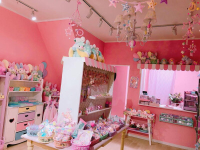Ani♡r | 梦幻可爱手作杂货店 ✨
#少女资讯##日本少女心探店#
在日本名古屋市的可爱手工玩偶杂货店，店内很多店主自制的兔兔，熊熊玩偶，也有一些其他少女杂货，店头装饰也超级可爱了。[给你小心心]
地址：名古屋…