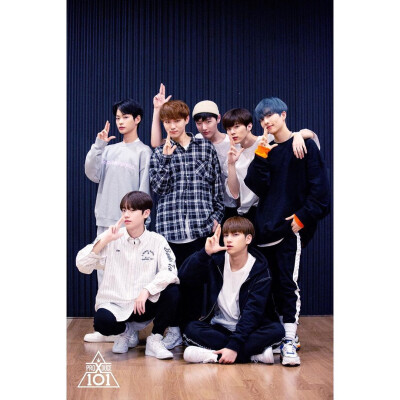 #曹承衍# #曹承衍PRODUCE X 101#
Produce X 101ㅣ小组<X>对决 对决现场后台实况公开！
.
'Love Shot'组
小组<X>对决练习中!小组别集体照 咔嚓
.
为你的少年投票！
全球爱豆养成节目企划 ＜PROUDCE X 101＞
.
国民制…